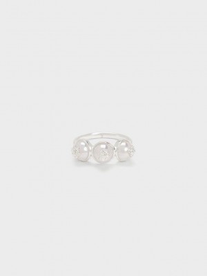 Charles & Keith Flower-Embellished Triple Pearl Ring Gümüş | HELF-54093