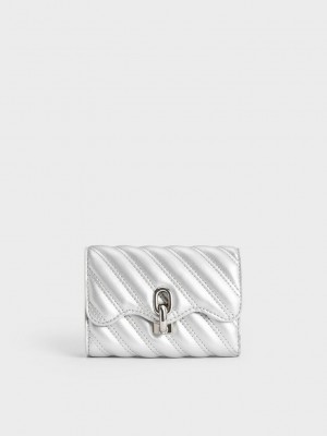 Charles & Keith Freja Wavy Metallic Kapitone Wallet Gümüş | AHKN-67352