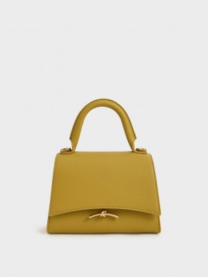 Charles & Keith Huxley Metallic Push-Lock Top Handle Bag Hardal Sarısı | MDST-69423